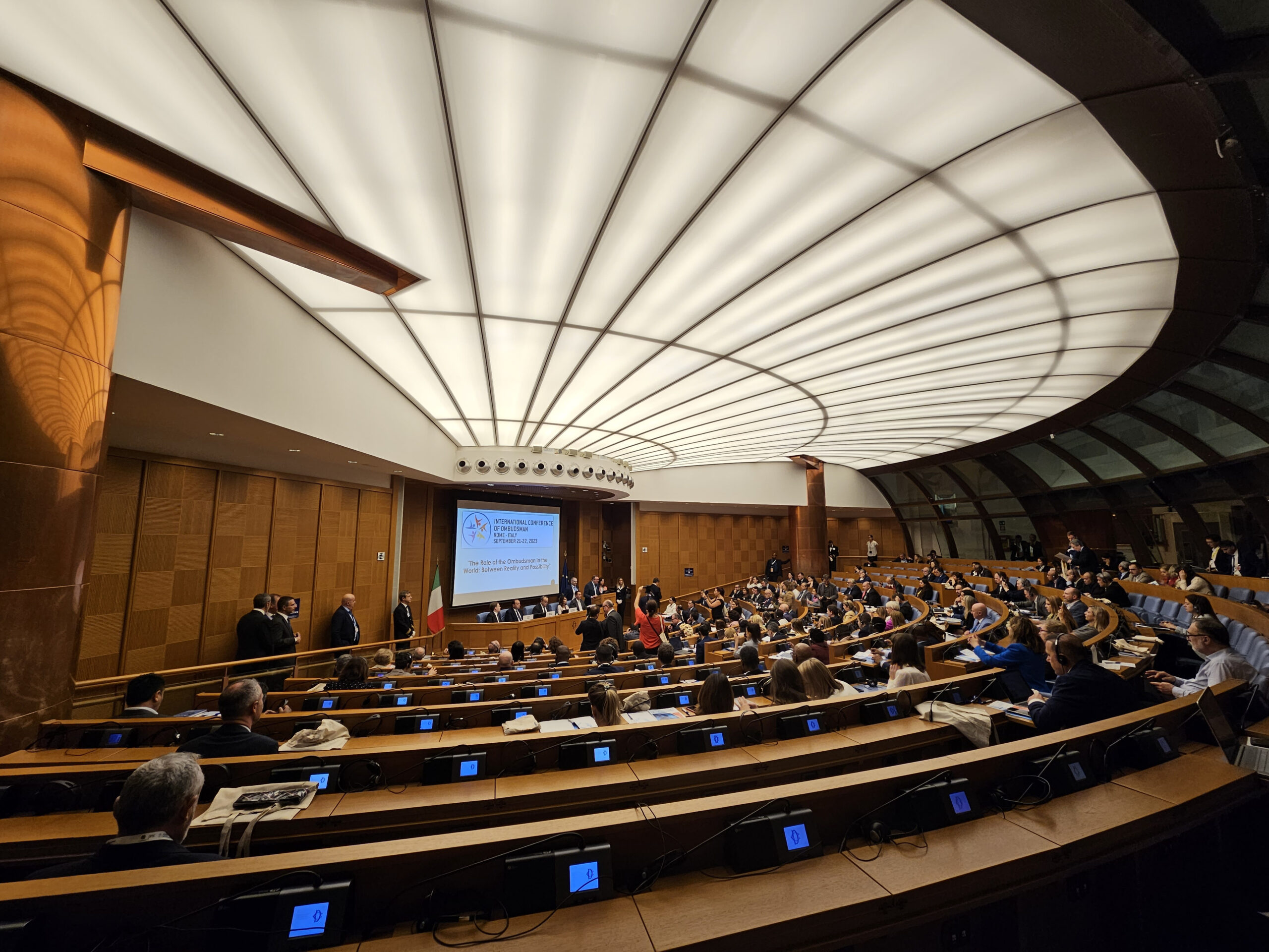 CONFERENZA MONDIALE DEGLI OMBUDSMAN: ANALOGIE E DIFFERENZE CON LE ISTITUZIONI DEI DIRITTI UMANI- lLA RELAZIONE DELL’AVVOCATO GIUSEPPE FORTUNATO